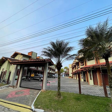 Pe Na Areia Na Praia Das Toninhas - Villagio 24 Porto Feliz Ubatuba Buitenkant foto
