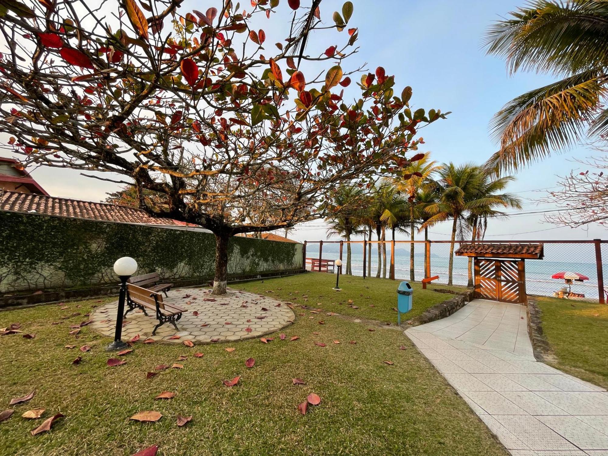 Pe Na Areia Na Praia Das Toninhas - Villagio 24 Porto Feliz Ubatuba Buitenkant foto
